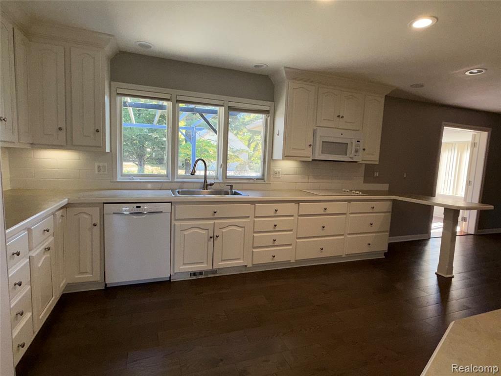1929 Bayou Drive, Bloomfield, MI 48302 — Photo 9