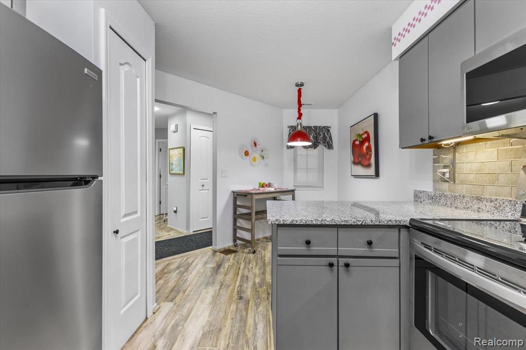 4884 Ashley Lane, Waterford, MI 48329 — Photo 11
