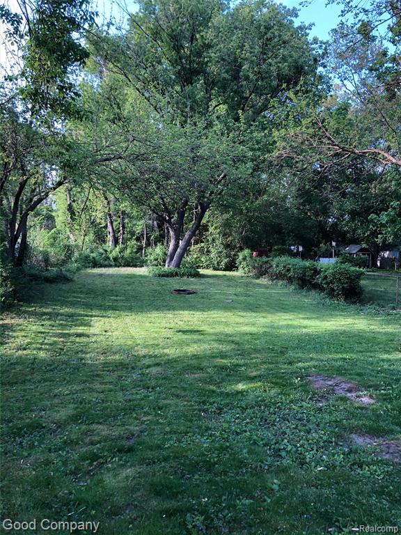 8460 Kenberton Drive, Oak Park, MI 48237 — Photo 49