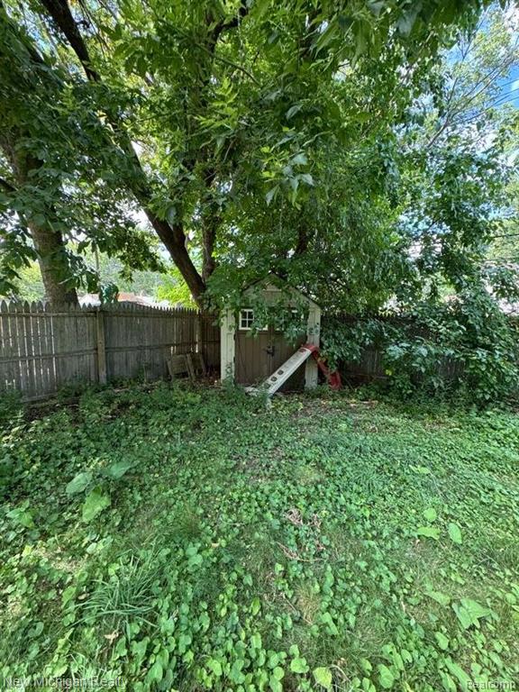 434 W Bernhard Avenue, Hazel Park, MI 48030 — Photo 10