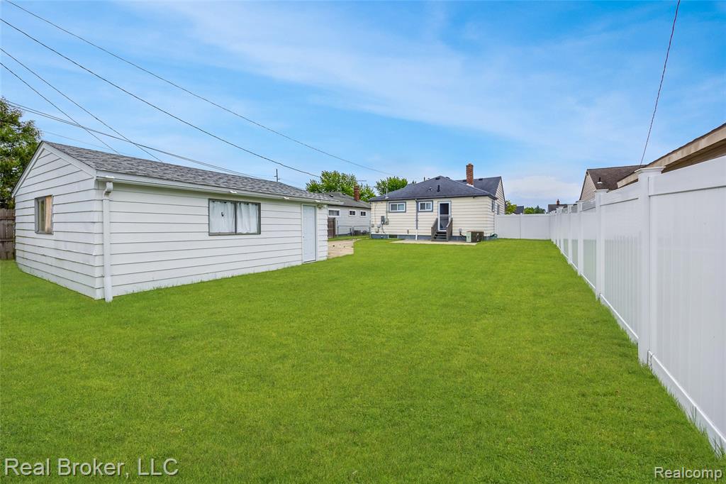29454 Barton Street, Garden City, MI — Photo 28