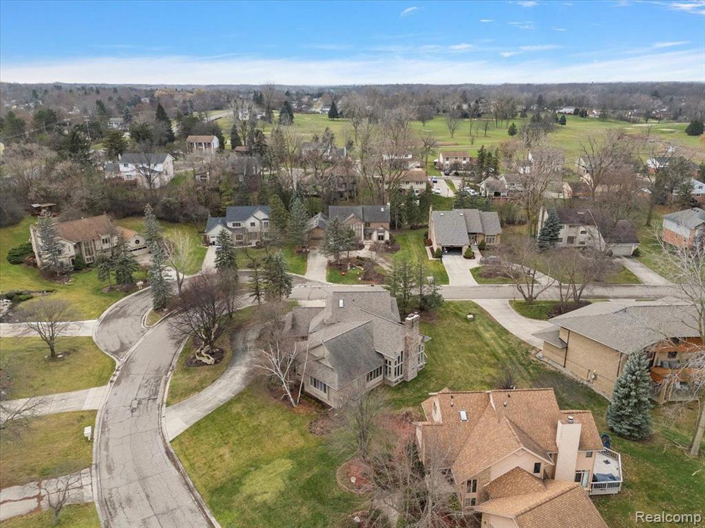 5385 POND BLUFF Drive, West Bloomfield, MI 48323 — Photo 88