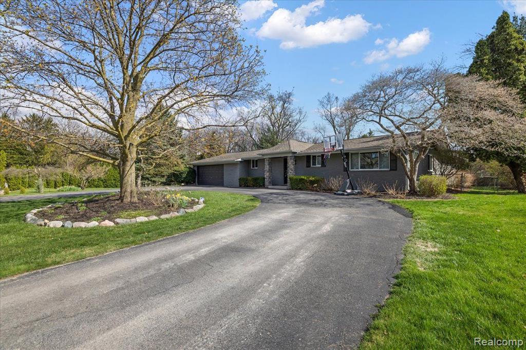 80 MAYWOOD Avenue, Bloomfield Hills, MI 48304 — Photo 54
