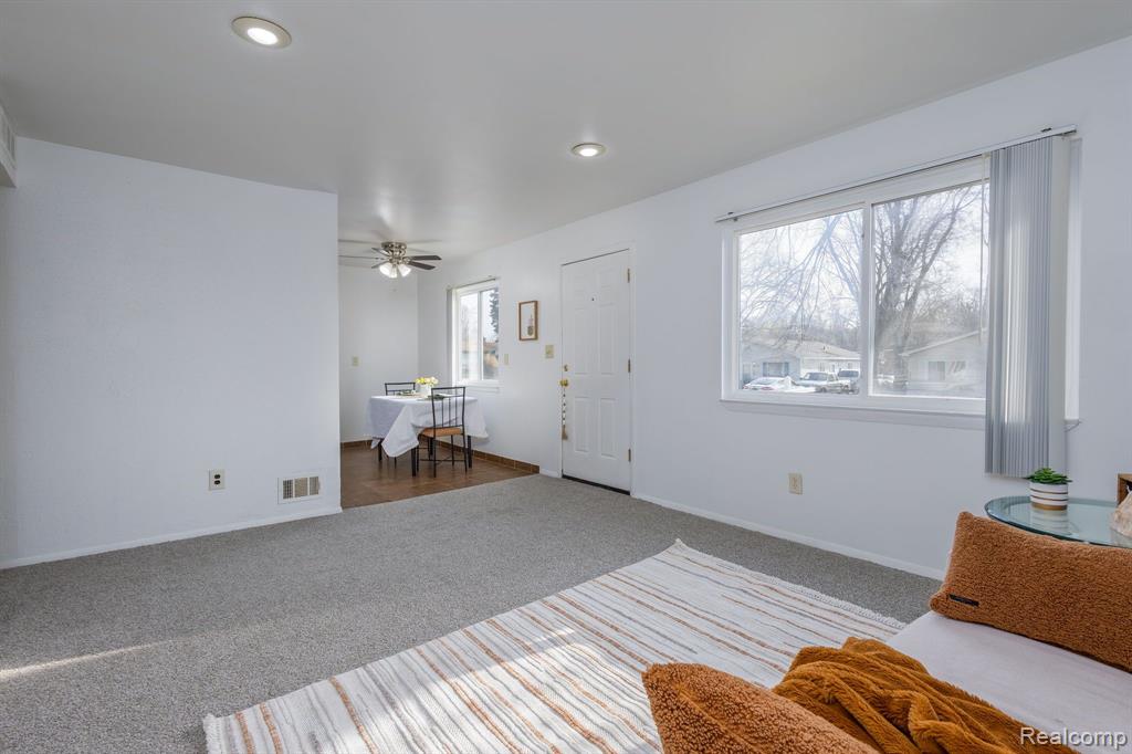 877 KETTERING Avenue, Pontiac, MI 48340 — Photo 5