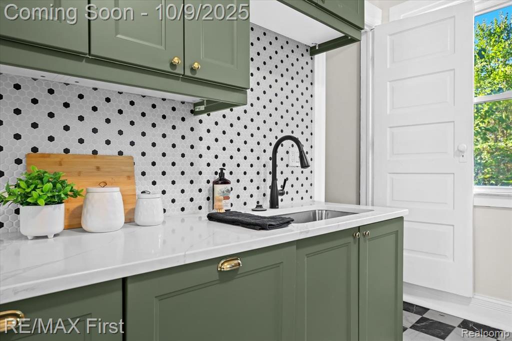 237 Alger Street, Detroit, MI 48202 — Photo 14