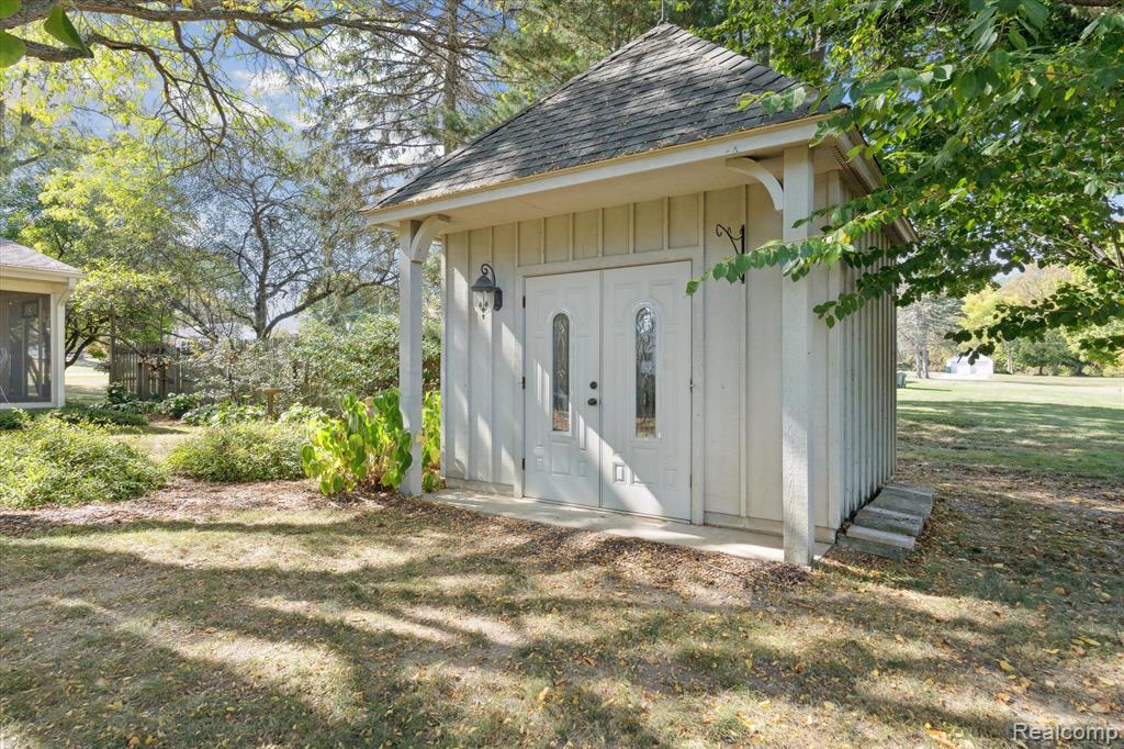 915 E River Road, Flushing, MI 48433 — Photo 44
