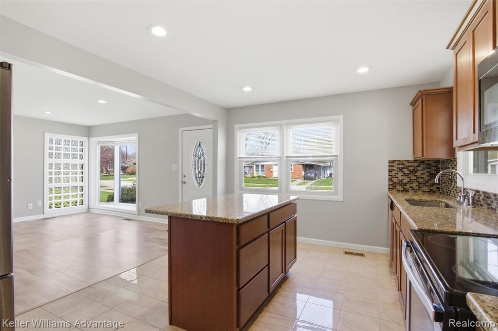 7435 Lathers Street, Westland, MI — Photo 11