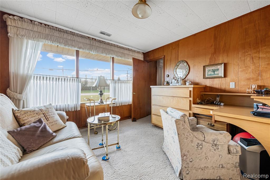 18676 Vreeland Road, Woodhaven, MI 48183 — Photo 15