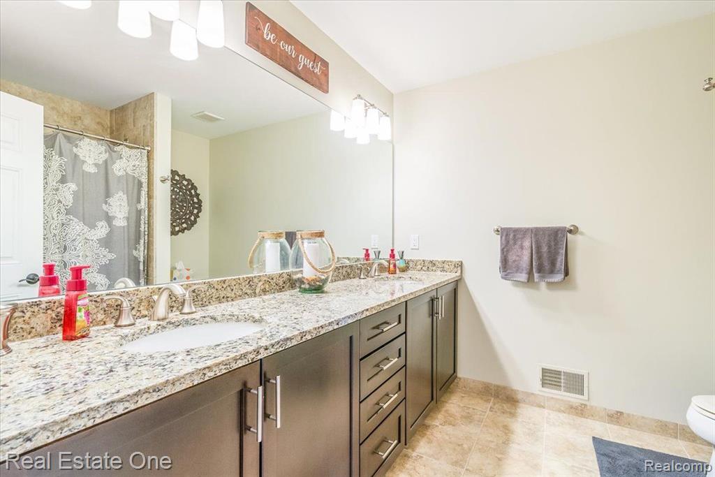 48025 E OXFORD Court, Canton, MI 48187 — Photo 53