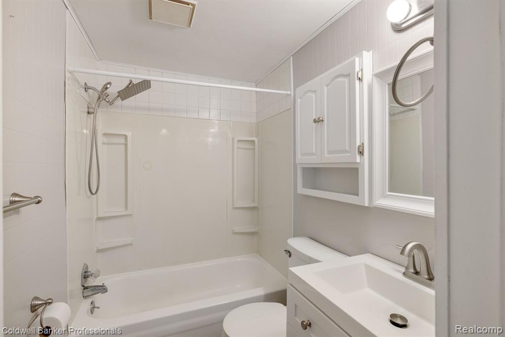 431 NAKOTA Street, Clawson, MI — Photo 11