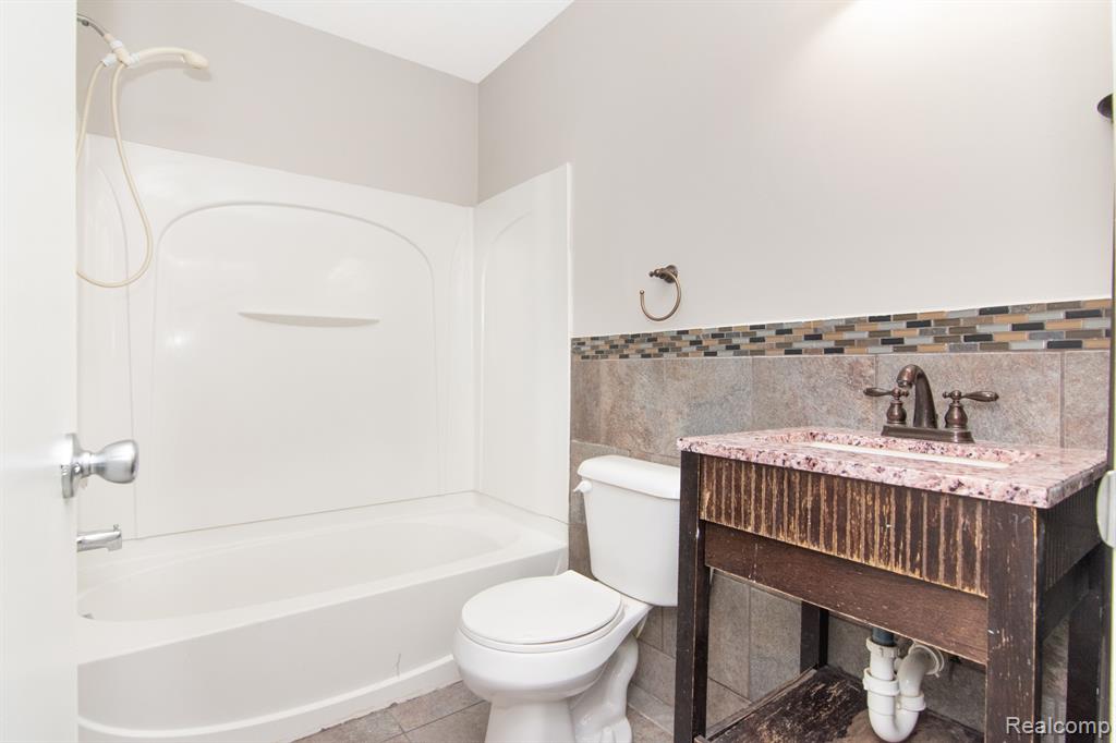 23250 POPLAR Drive, Southfield, MI 48075 — Photo 29