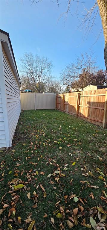 22308 Larch Street, Woodhaven, MI 48183 — Photo 33