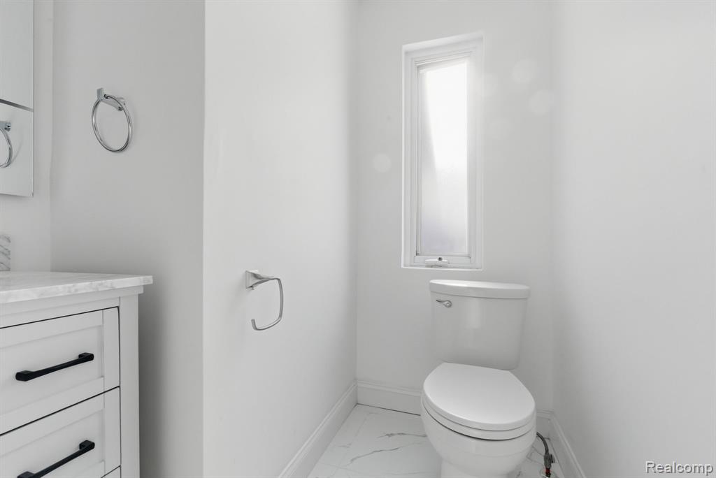 16022 Stephens Drive, Eastpointe, MI 48021 — Photo 9