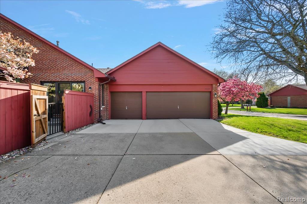 42228 Lochmoor Street, Clinton Twp, MI 48038 — Photo 43