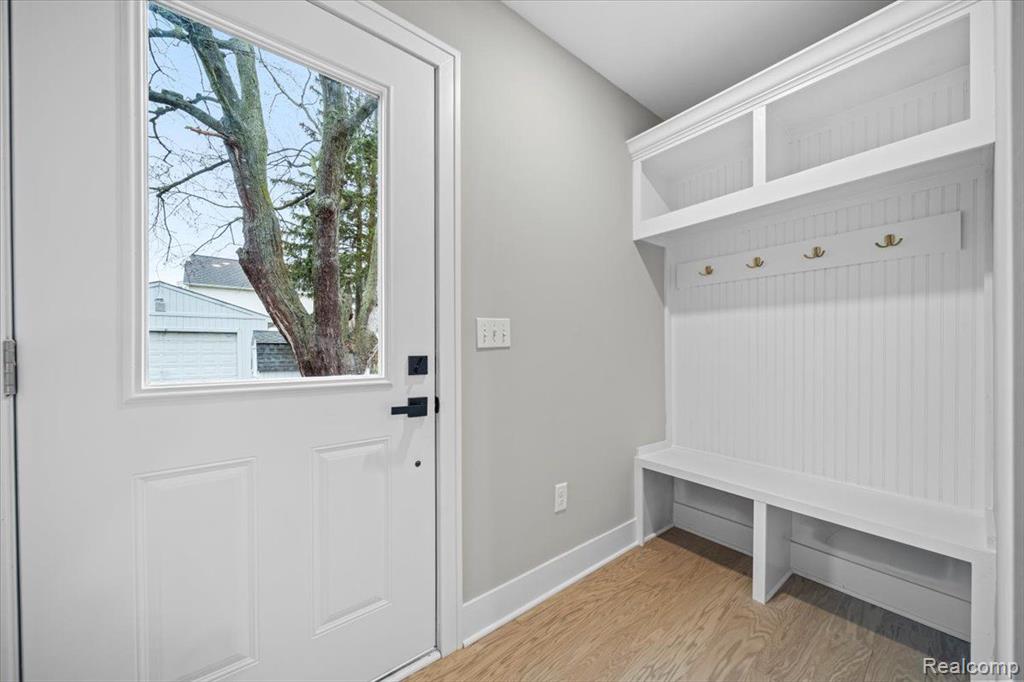 360 NEWTON Drive, Lake Orion, MI 48362 — Photo 27