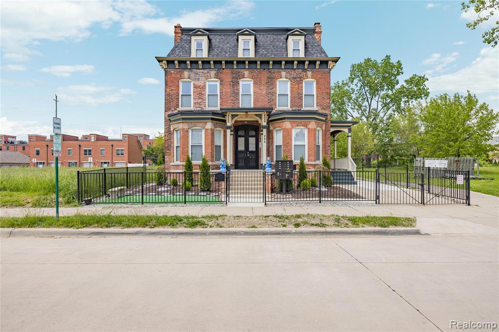 269 Watson Street - Photo 2