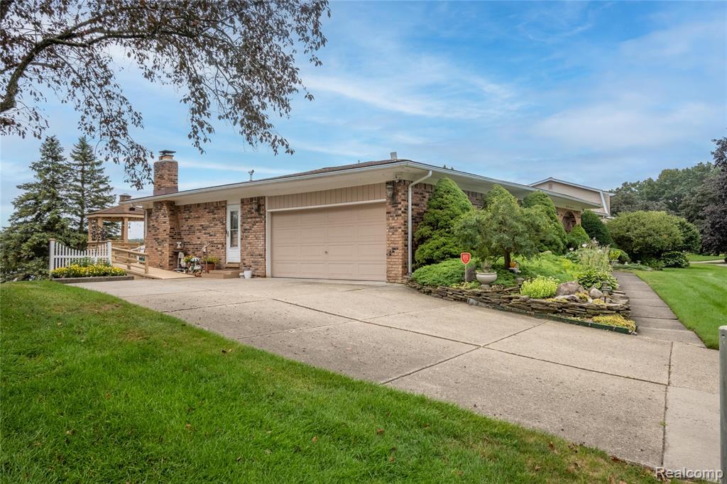 54810 Blue Cloud Drive, Shelby Twp, MI 48315 — Photo 43