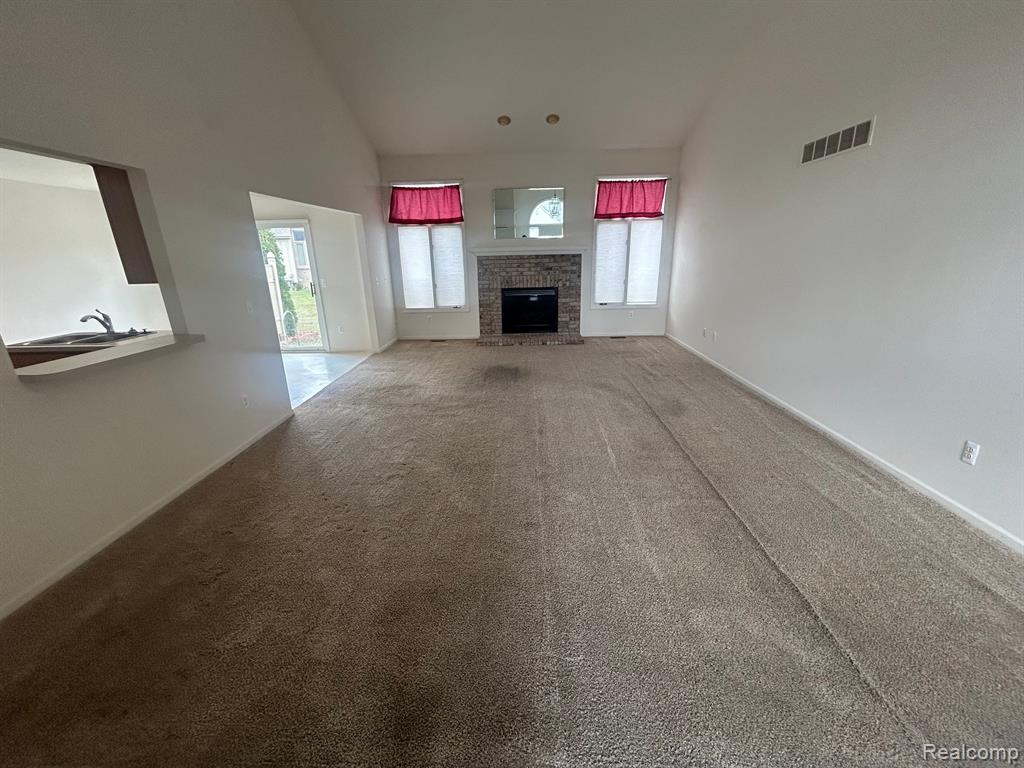 45401 DIAMOND POND Drive, Macomb, MI 48044 — Photo 6