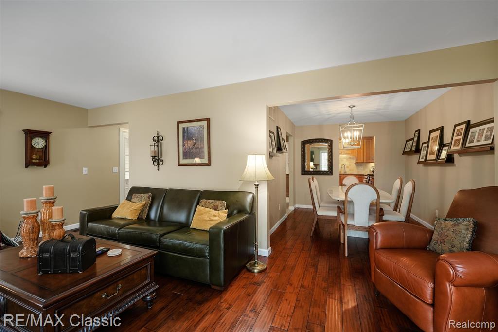 20903 W Glen Haven Circle, Novi, MI 48167 — Photo 10
