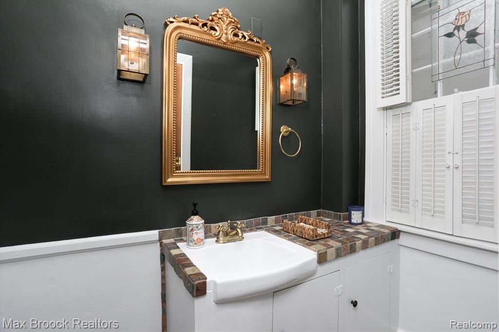 20 WOODSIDE PARK Boulevard, Pleasant Ridge, MI — Photo 14