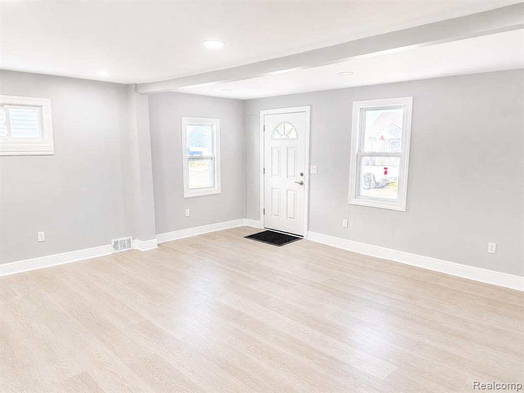 8463 Paige Avenue, Warren, MI 48089 — Photo 5