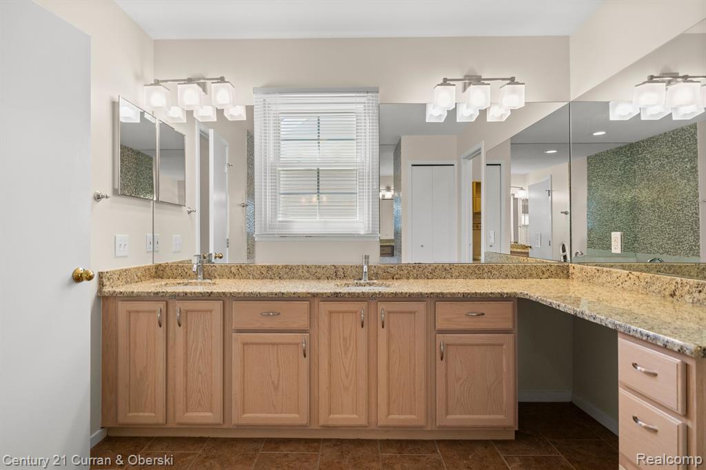 41665 CHARLESTON Lane, Novi, MI 48377 — Photo 35