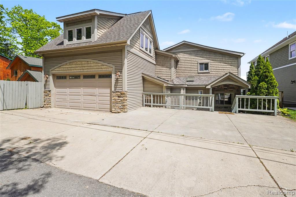 8390 Peninsular Drive, Fenton, MI 48430 — Photo 31