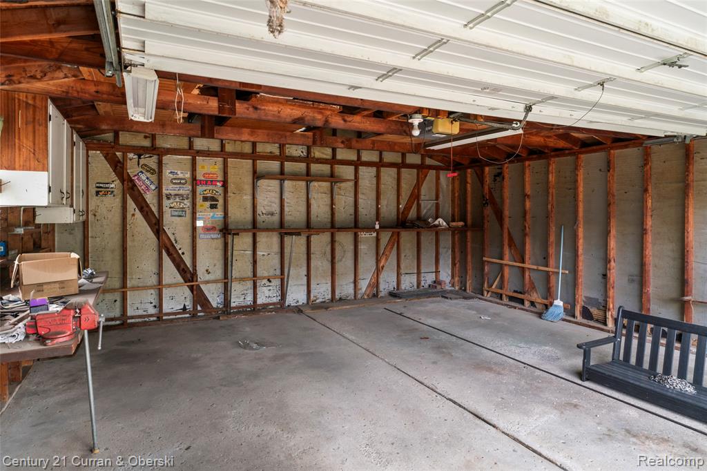 9235 Texas Street, Livonia, MI 48150 — Photo 32