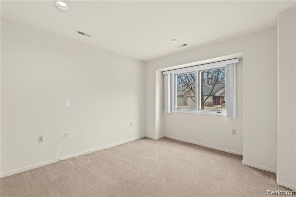 21304 JUNIPER Court, 69, Farmington Hills, MI 48336 — Photo 9