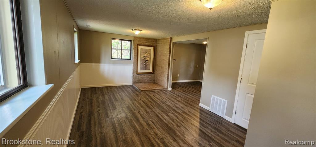 814 MURPHY Court, Linden, MI 48451 — Photo 5