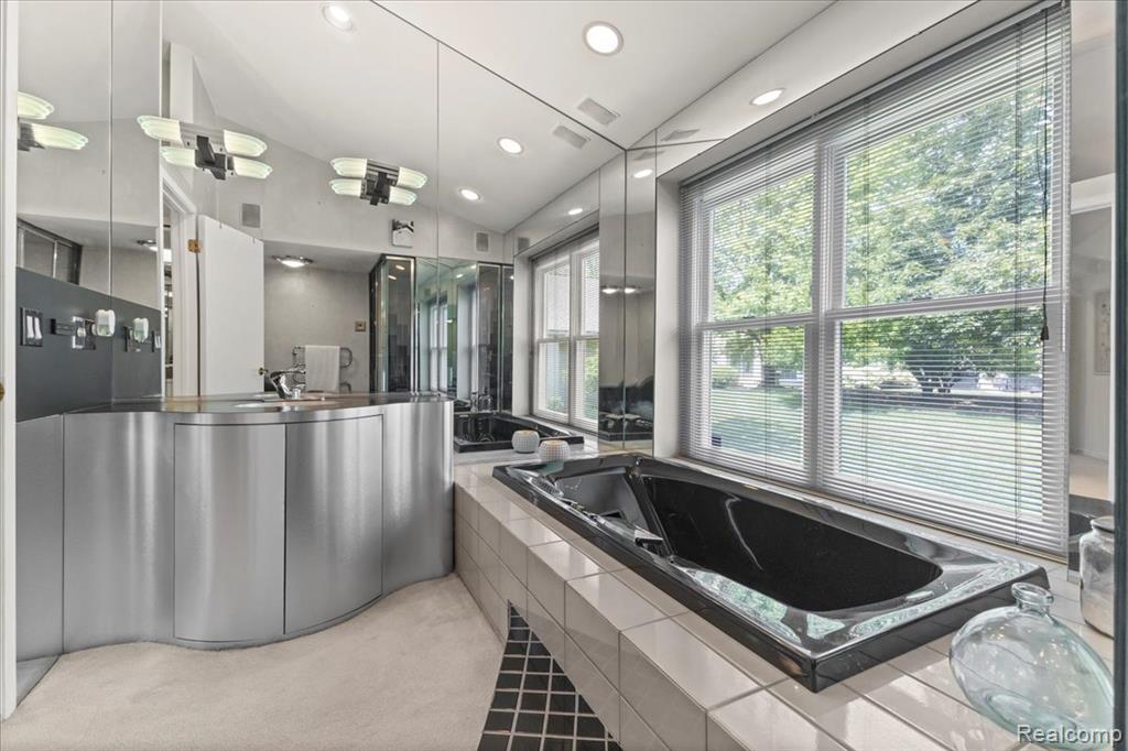 7570 Danbury Circle, West Bloomfield, MI — Photo 39