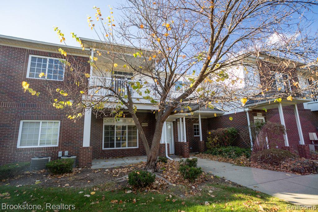 5829 TWIN OAKS Drive, Sterling Heights, MI 48314 — Photo 23
