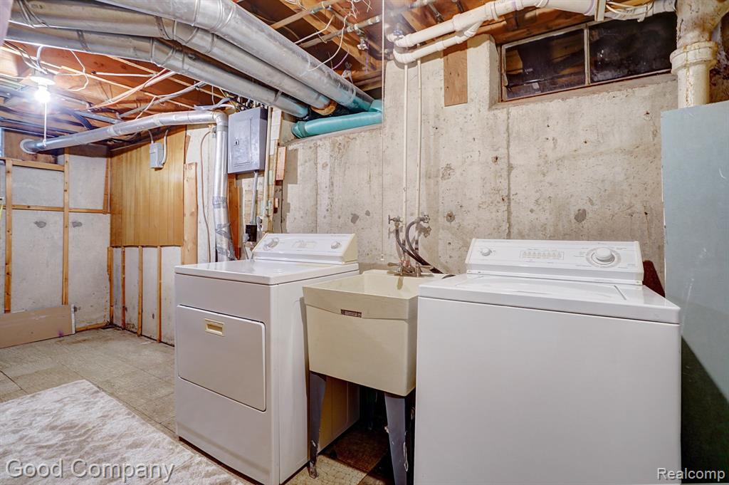 935 N MAPLE Avenue, Royal Oak, MI 48067 — Photo 17