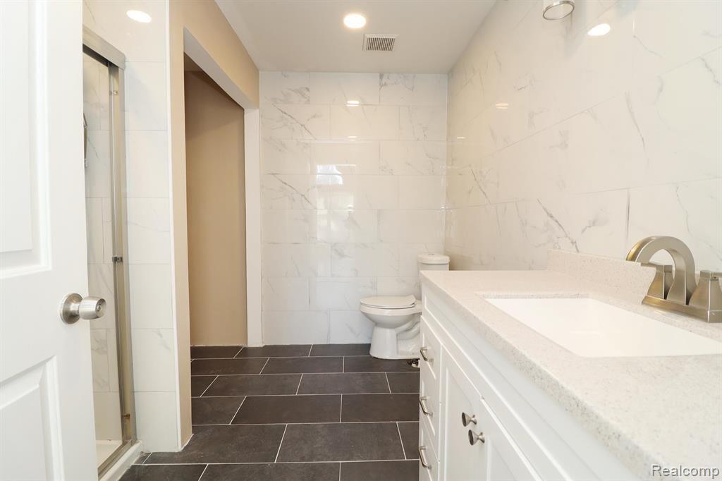 5302 ROYAL VALE Lane, Dearborn, MI 48126 — Photo 37