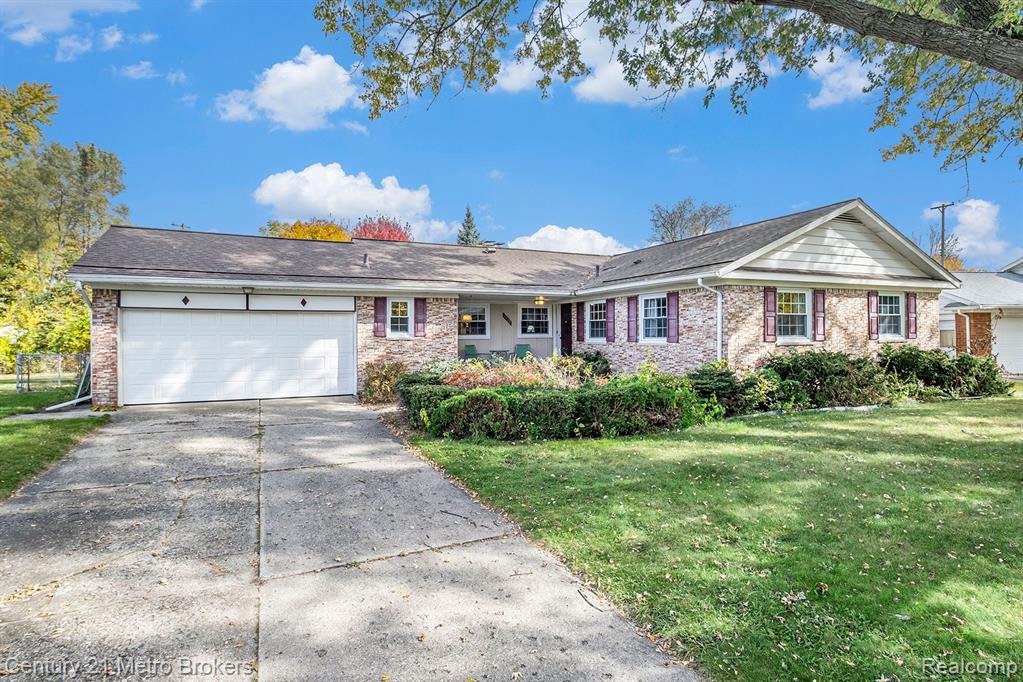 4413 OLD CARRIAGE Road, Flint, MI 48507 — Photo 4