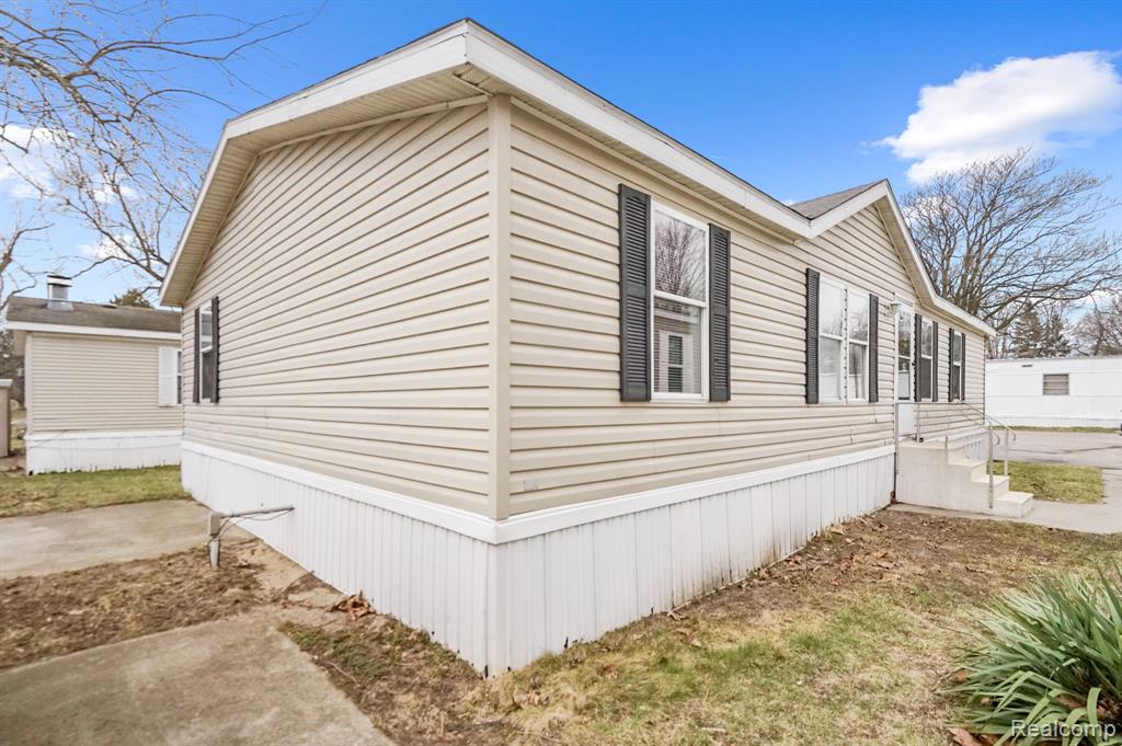 6 Ponderosa Trail S, Belleville, MI 48111 — Photo 17