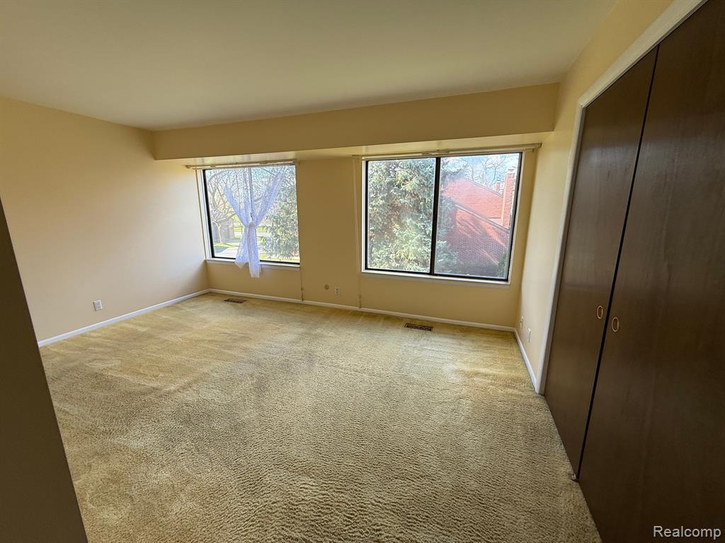 11 KIMBERLY Lane, 54, Dearborn, MI 48120 — Photo 24