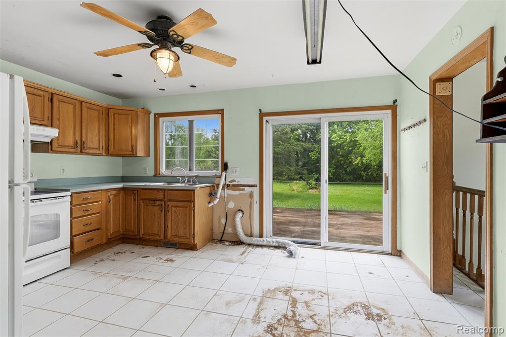 5121 Lippincott Boulevard, Burton, MI 48519 — Photo 13