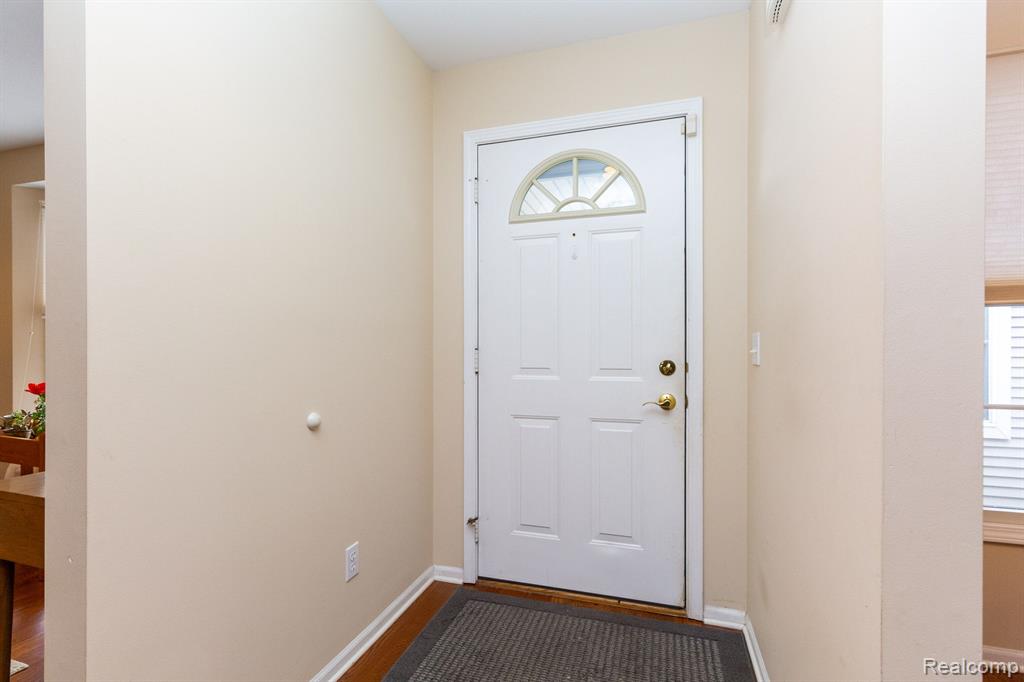 211 PIERCE LAKE Drive, Chelsea, MI 48118 — Photo 7