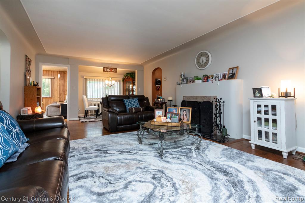 4417 BEDFORD Street, Dearborn Heights, MI 48125 — Photo 4