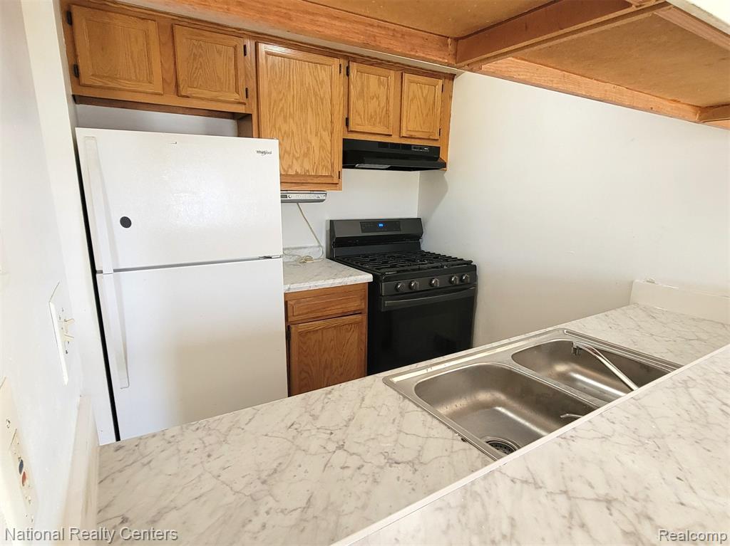 8831 Sunrise Drive, Sterling Heights, MI 48312 — Photo 7