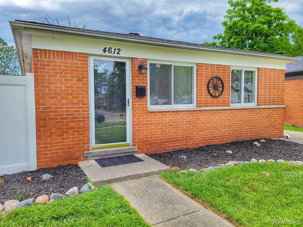 4612 KATHERINE Street, Dearborn Heights, MI 48125 — Photo 5