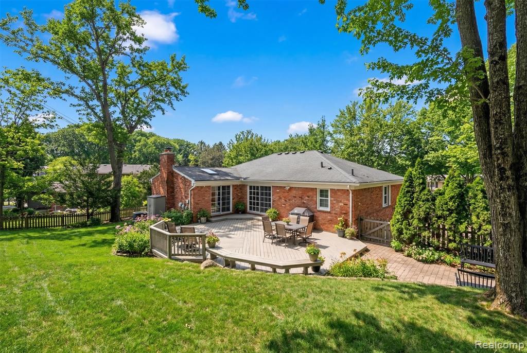 5067 Van Ness Drive, Bloomfield Hills, MI 48302 — Photo 32