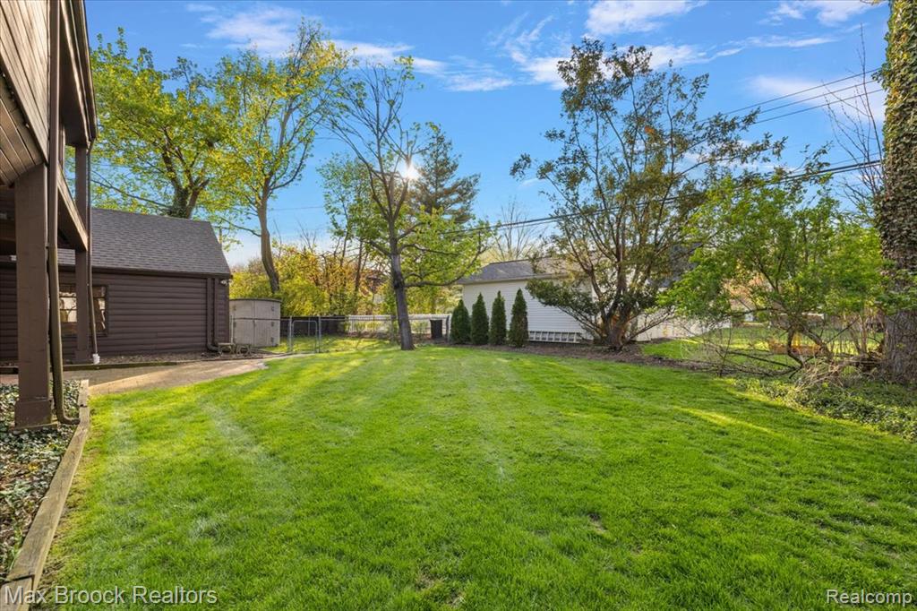 32321 Arlington Drive, Beverly Hills, MI 48025 — Photo 24