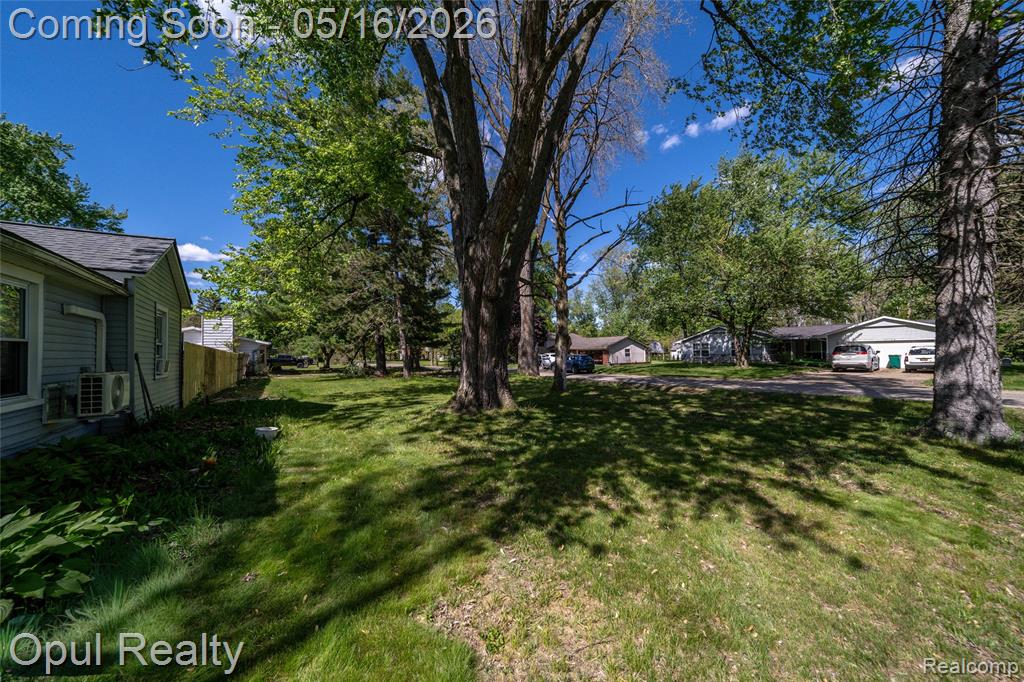 21001 Parker Street, Farmington, MI 48336 — Photo 31