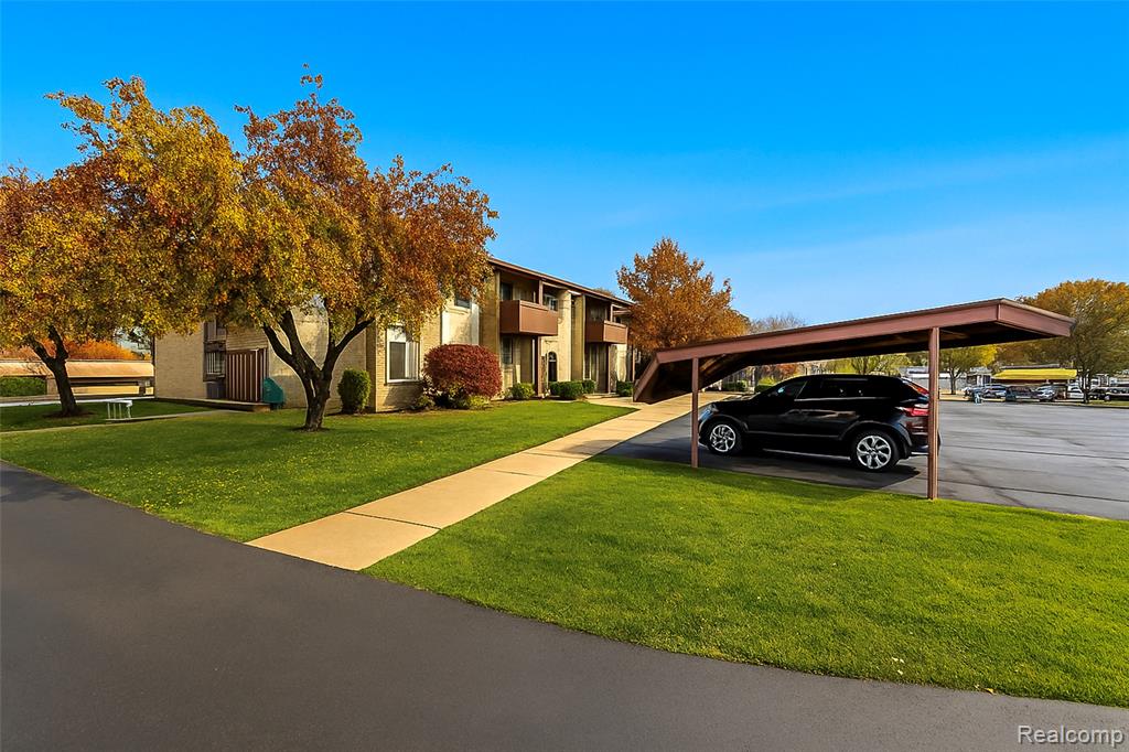 7590 MANOR Circle, Westland, MI — Photo 4