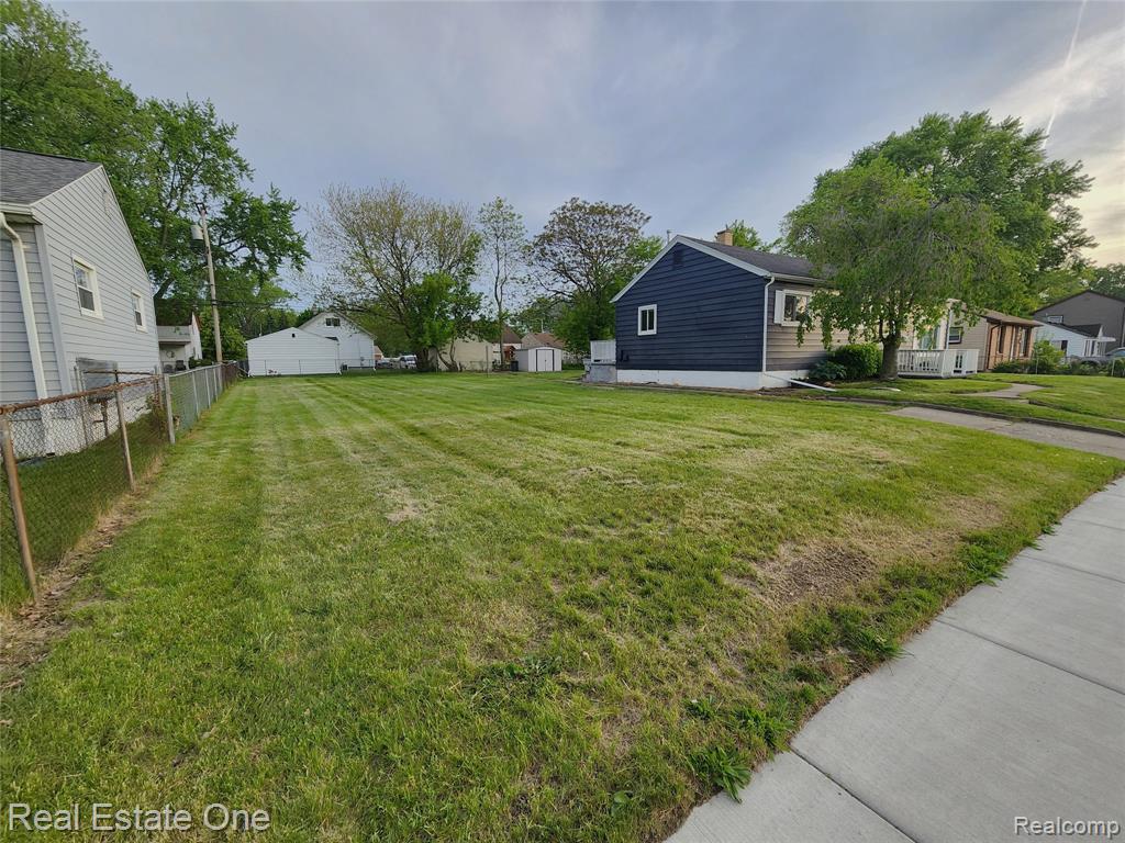 1574 E Woodruff Avenue, Hazel Park, MI 48030 — Photo 3