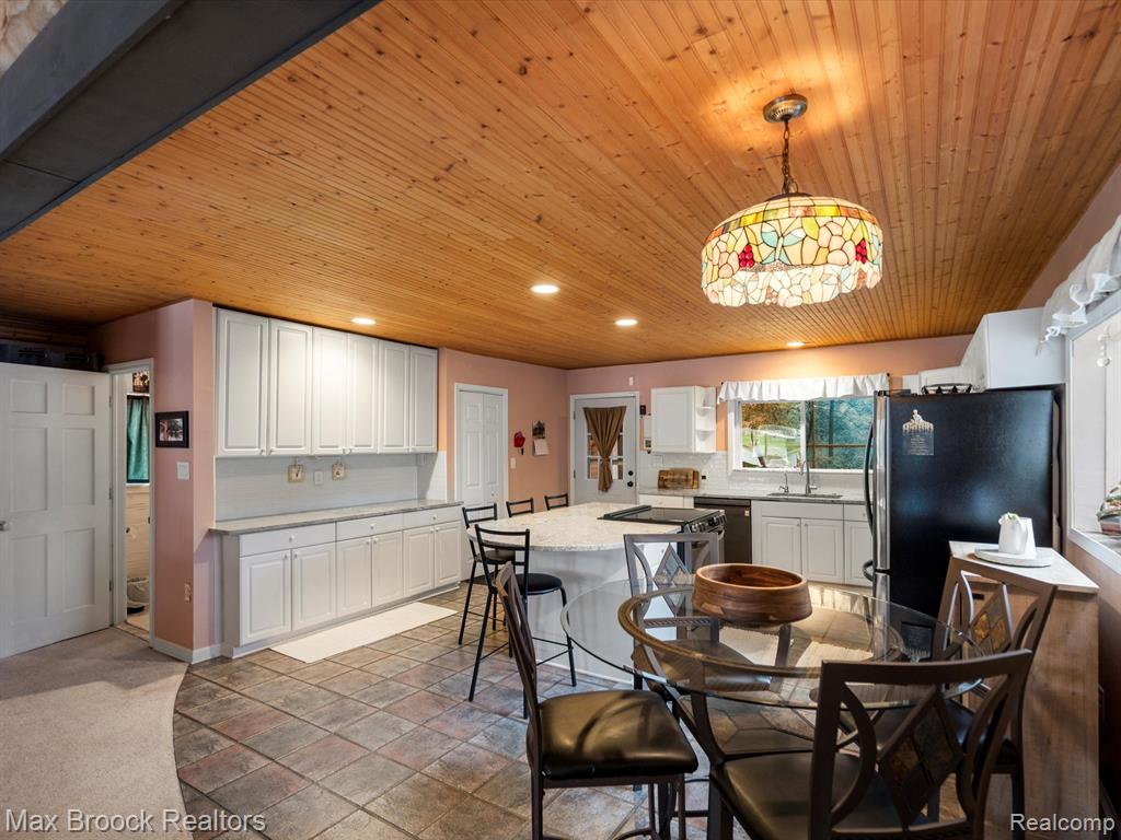 9431 MANDON Road, White Lake, MI — Photo 47