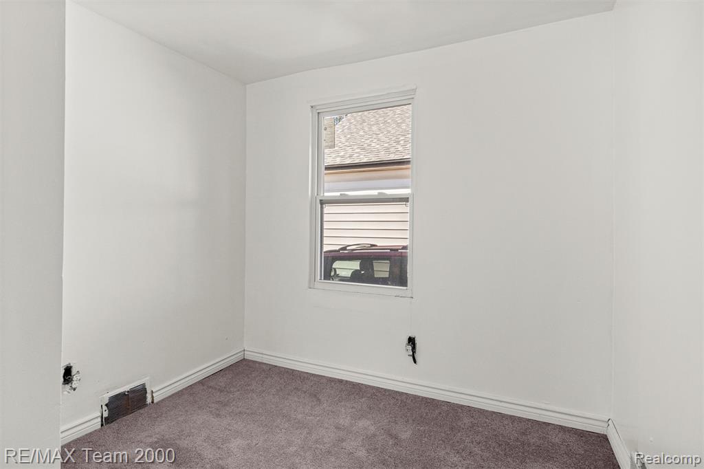 21304 Glen Lodge Road, Royal Oak, MI 48220 — Photo 21