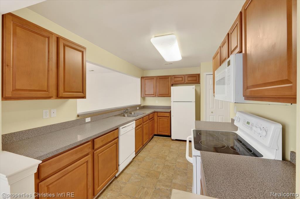 16773 Carriage Way, Northville, MI 48168 — Photo 17